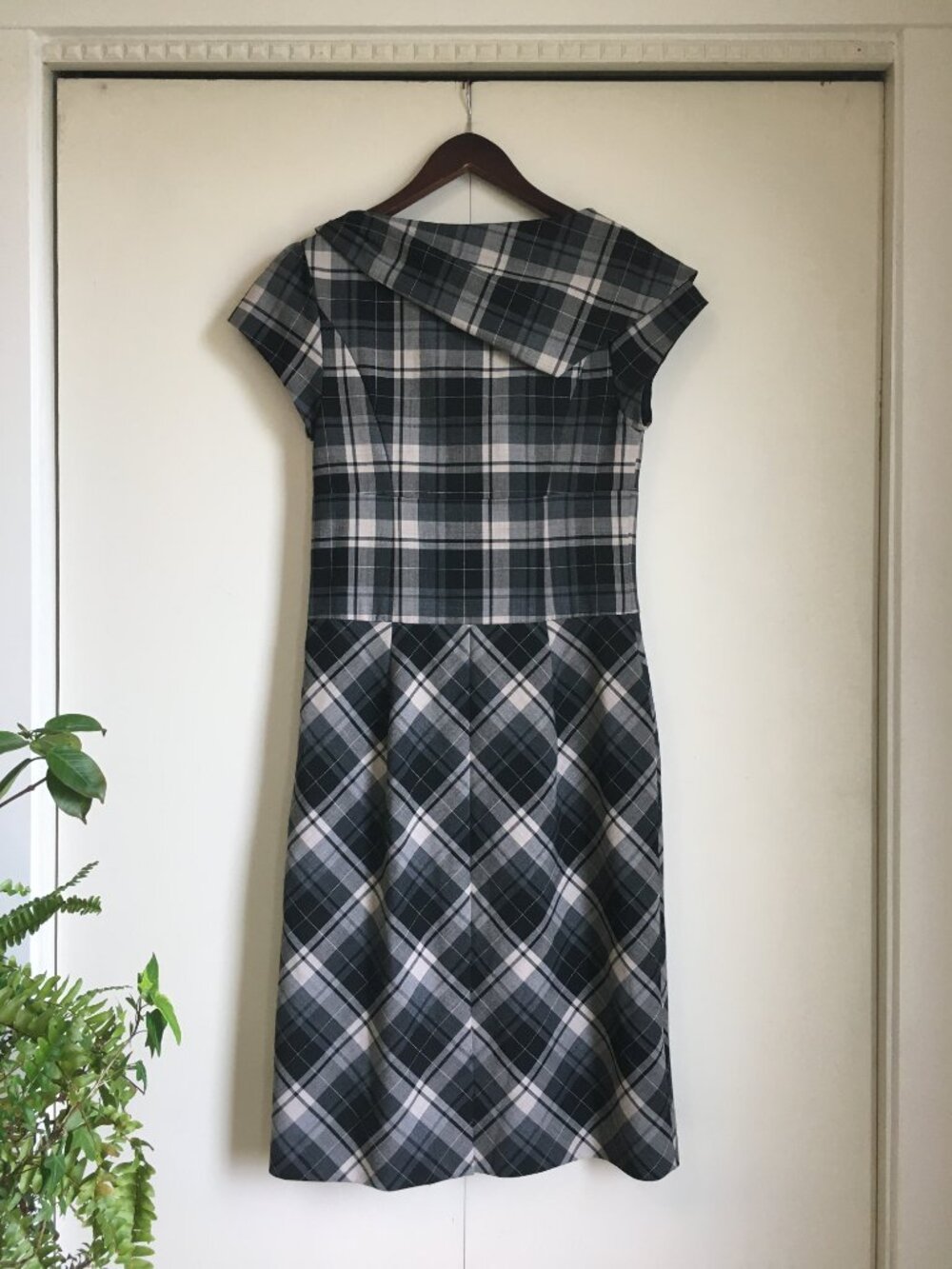 Vintage 90s Le Chateau Plaid Indie Cap Sleeve Large Folded Collar Midi Dress S